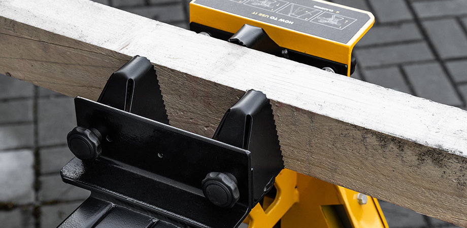 strongbold_s1_with_accessories_920x450px_002